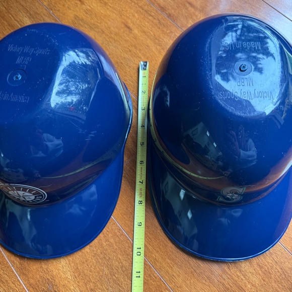 Two Adult MLB Seattle Mariners Souvenir Plastic Batting Helmets Victory Sports. - Picture 12 of 12